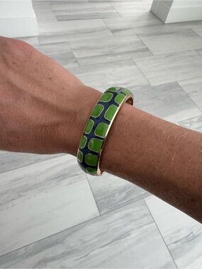 Fornash Green Enamel Patterned Bangle Bracelet - Women